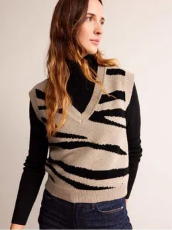 Boden Sweaters - Boden V-Neck Zebra Stripe Knit Sweater Vest in Beige and Black XS Woold